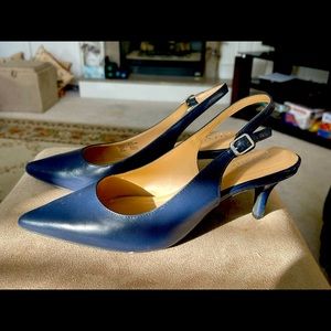 Leather pumps